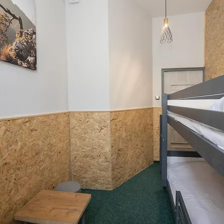 Kosciuszki Street Hostel *